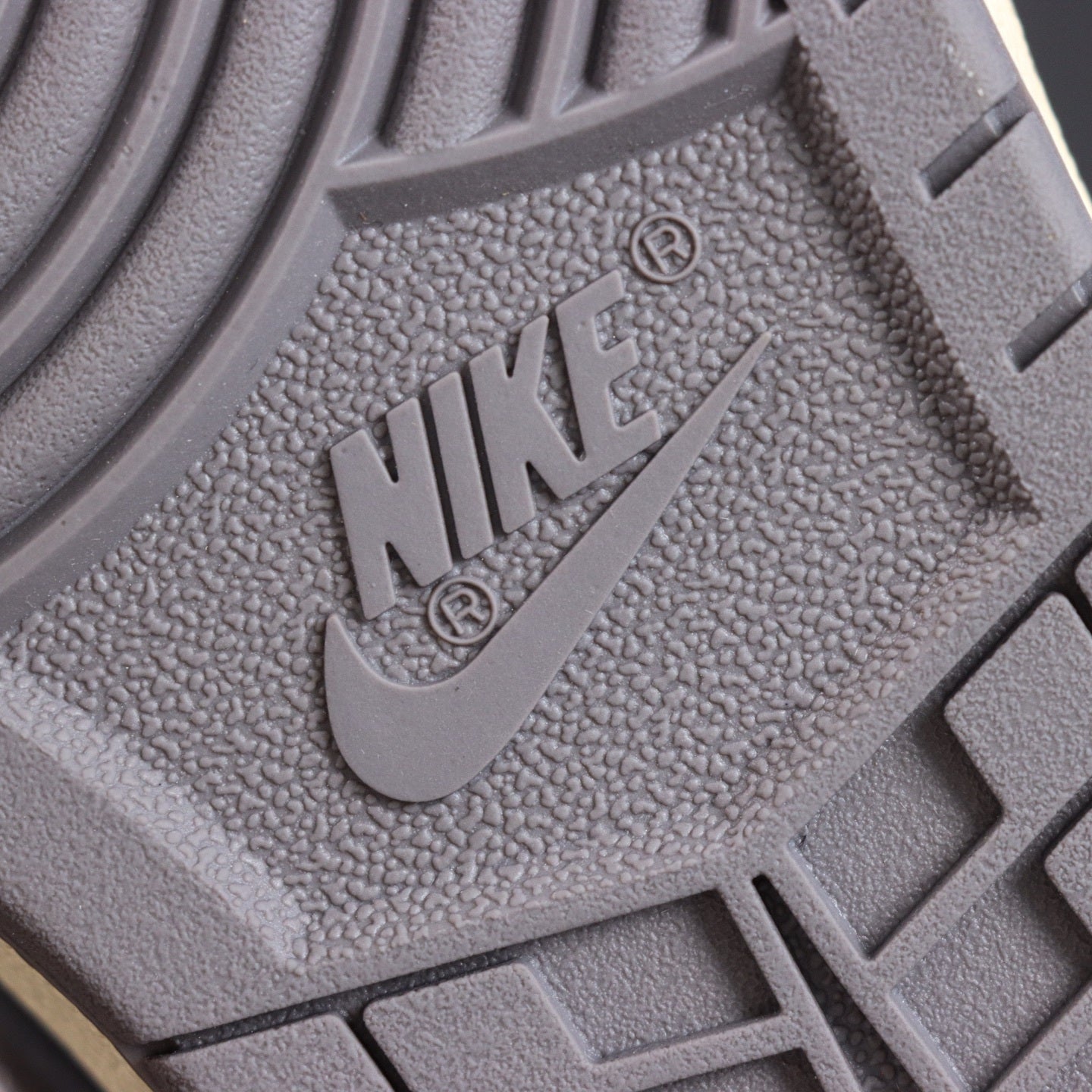 NIKE AIR JORDAN 1 HI 85 REVERSE SHADOW