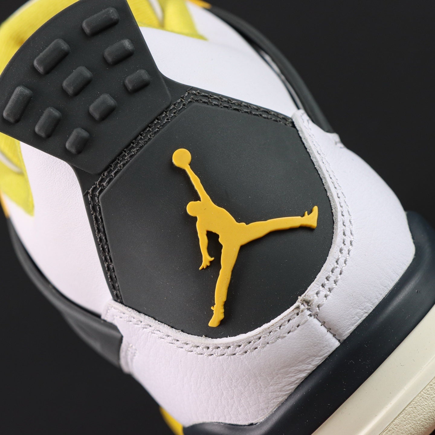 NIKE Air Jordan 4 Vivid Sulfur