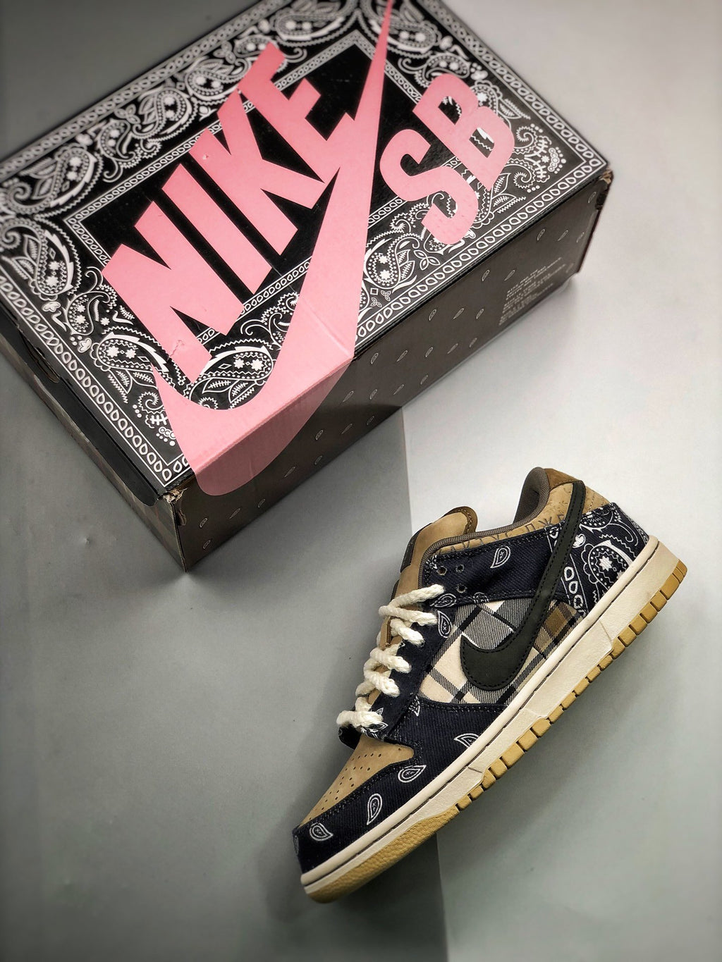 NIKE SB DUNK LOW x Travis Scott Jackboys
