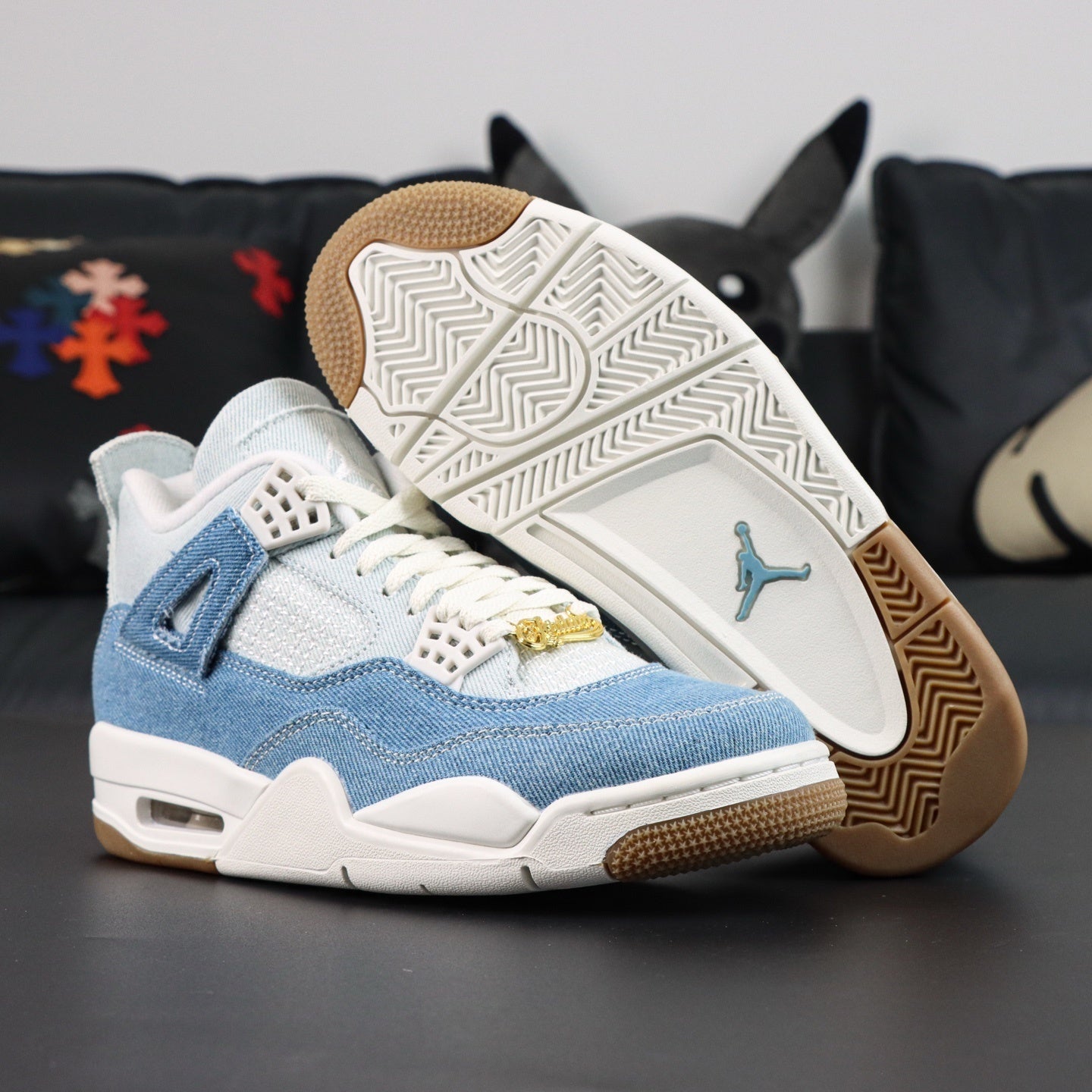 NIKE Air Jordan 4 Worn Blue