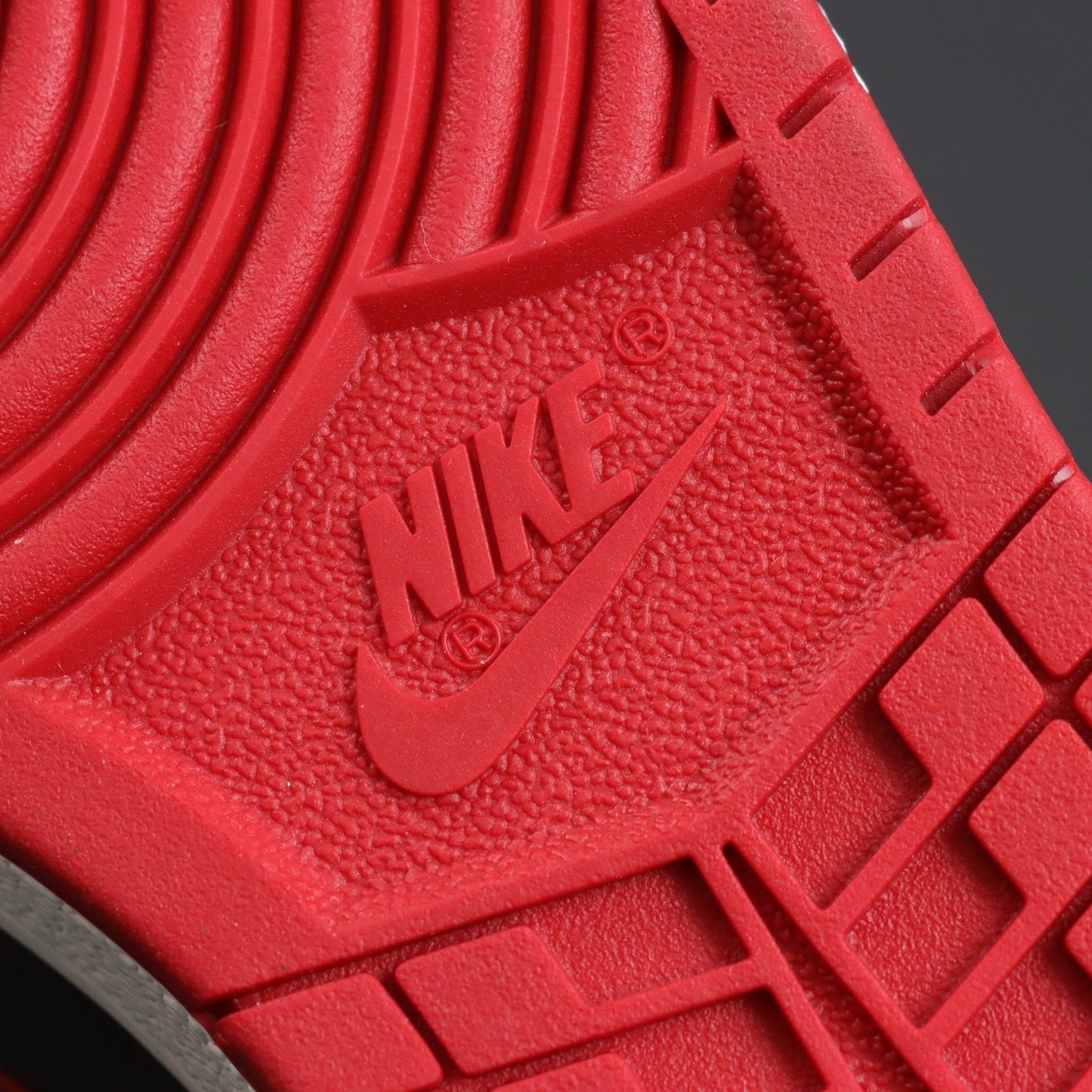 NIKE AIR JORDAN 1 HIGH 85 BRED