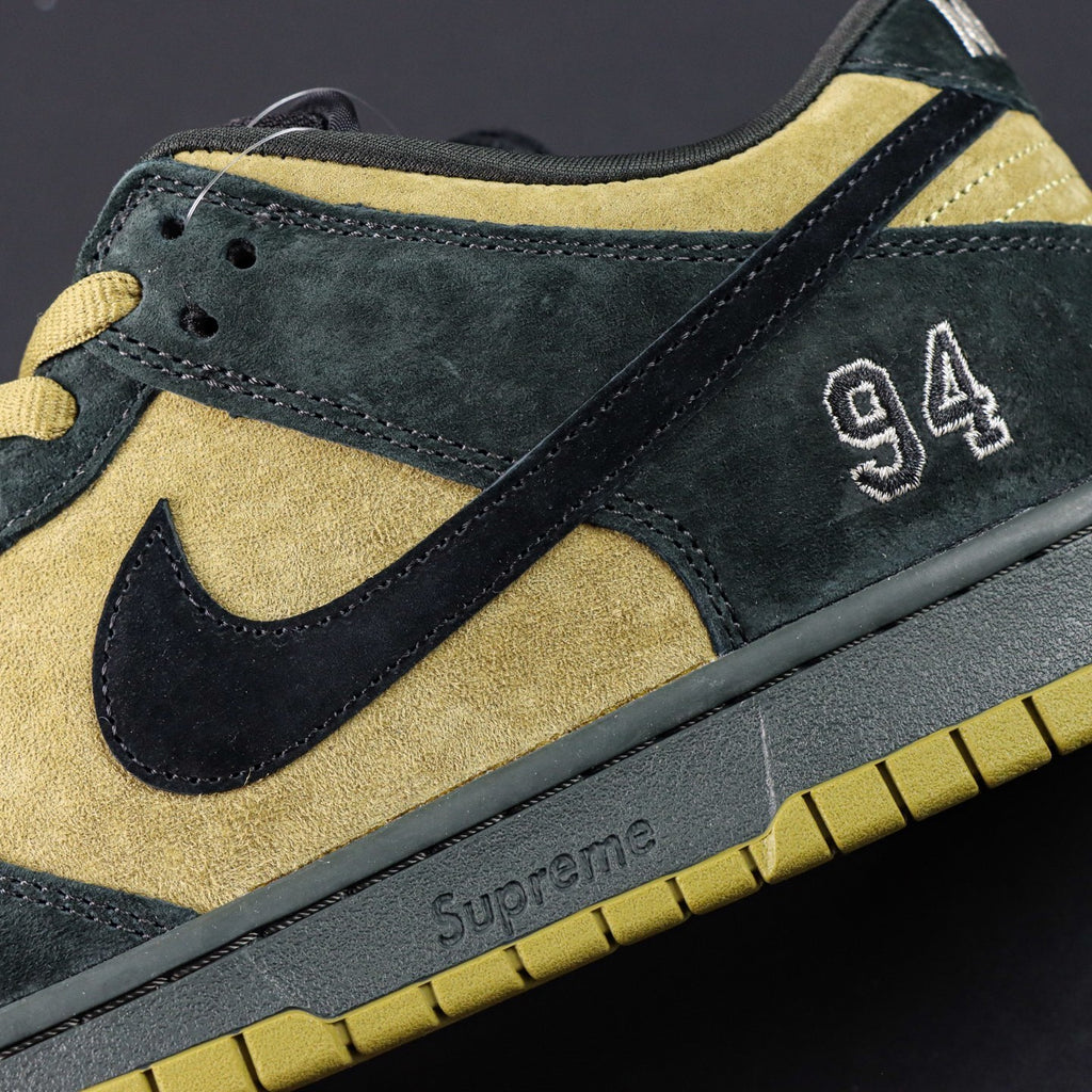 SUPREME X NIKE DUNK SB LOW
