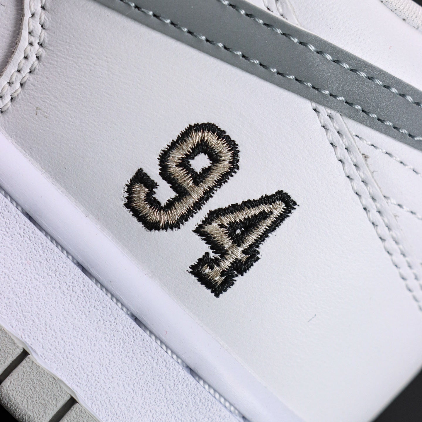 SUPREME X NIKE DUNK SB LOW