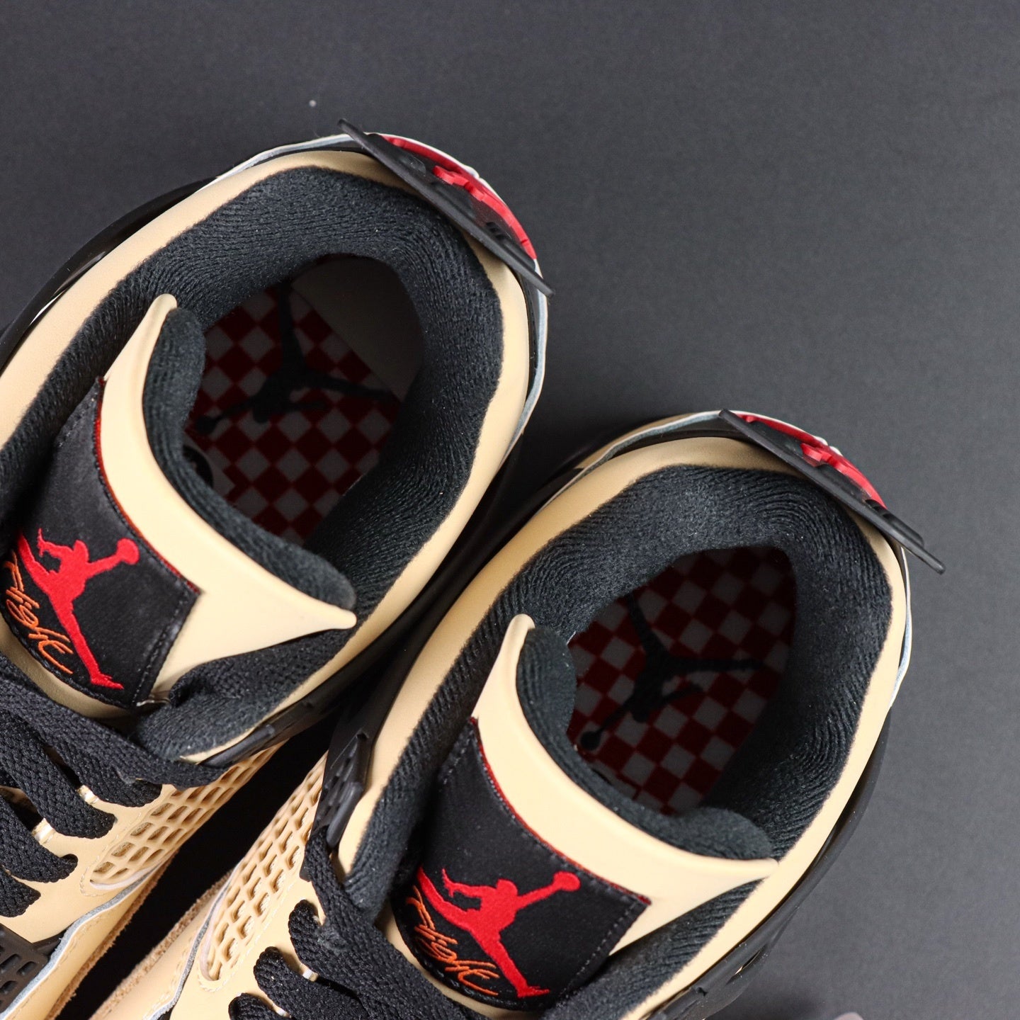 NIKE Air Jordan 4 Retro Pizza