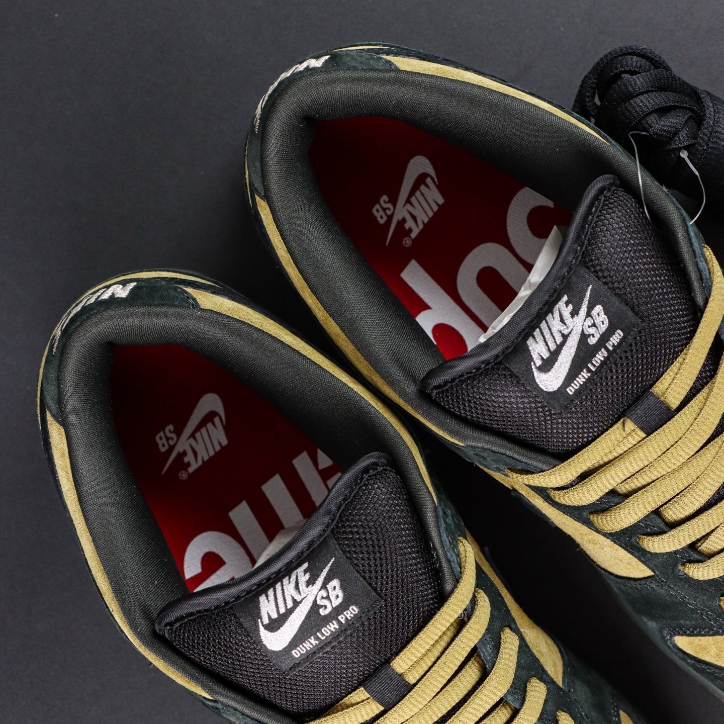 SUPREME X NIKE DUNK SB LOW