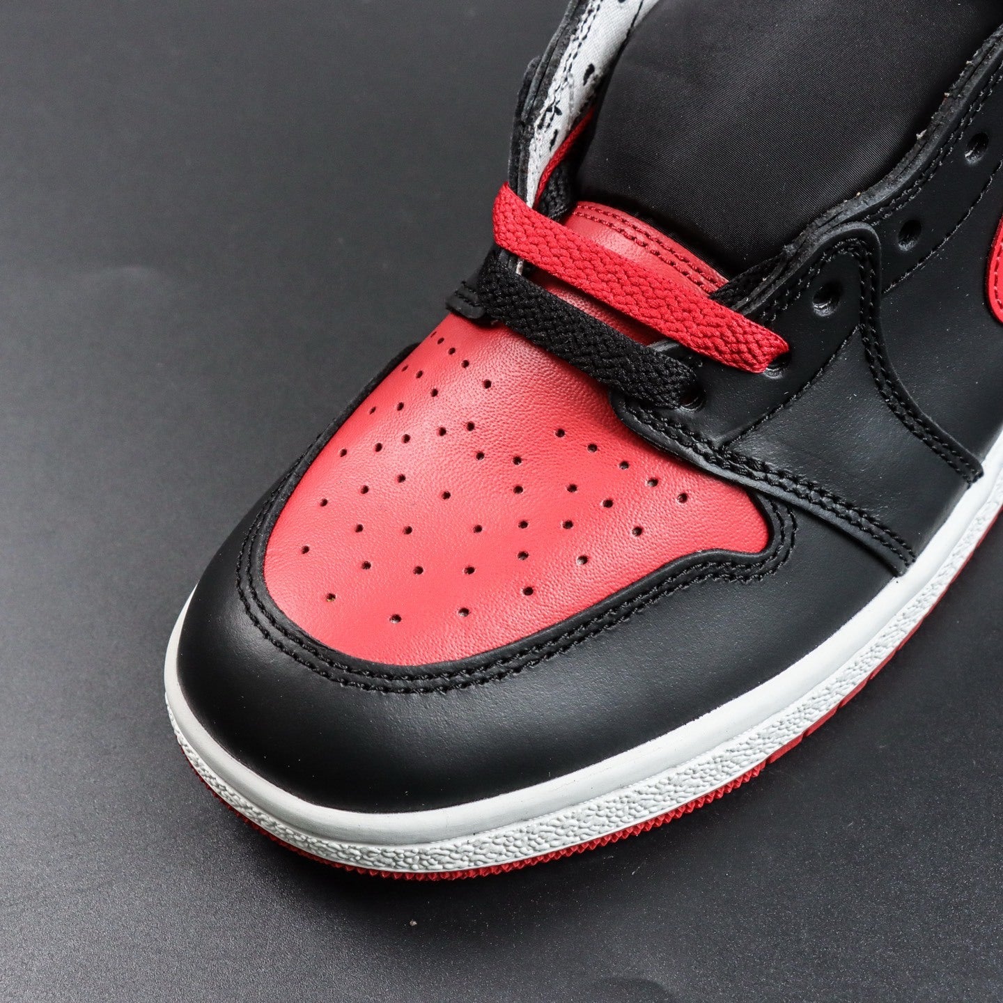 NIKE AIR JORDAN 1 HIGH 85 BRED