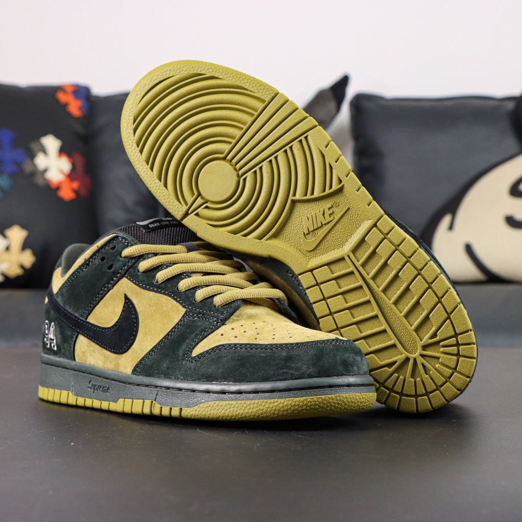 SUPREME X NIKE DUNK SB LOW