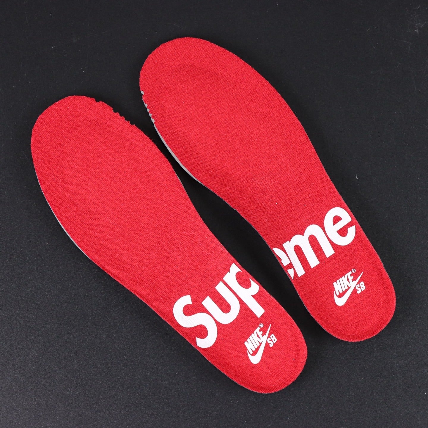 SUPREME X NIKE DUNK SB LOW