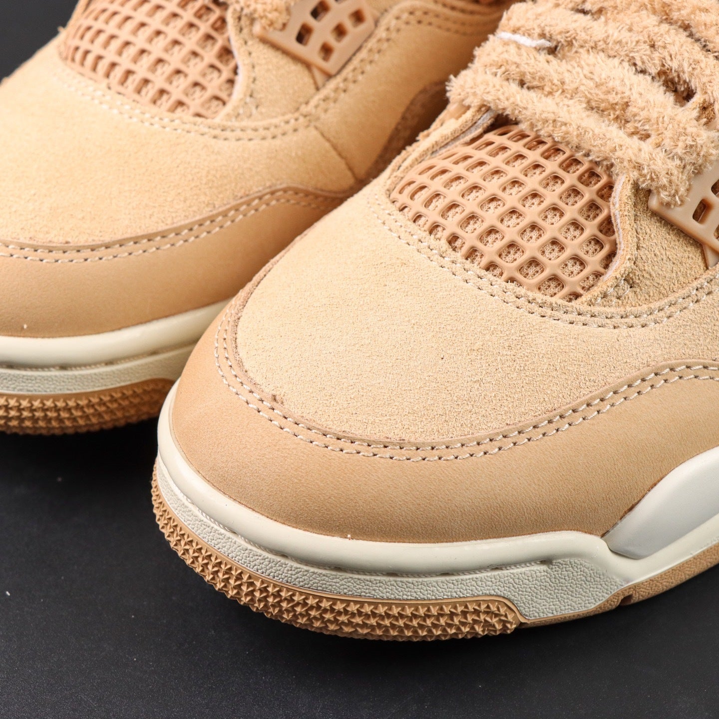 NIKE Air Jordan 4 Cozy Girl