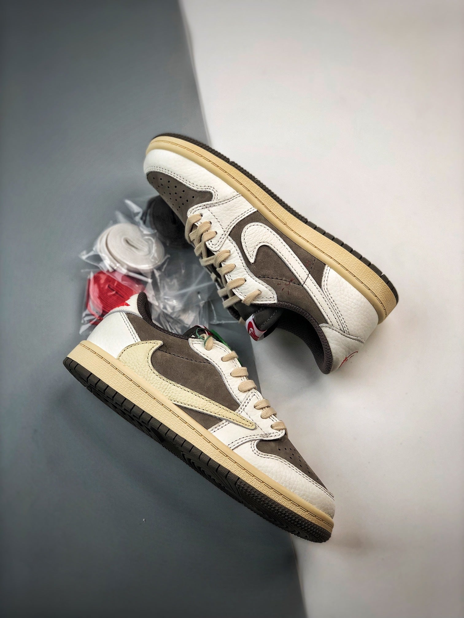 Children's TRAVIS SCOTT X NIKE AIR JORDAN 1 LOW OG REVERSE MOCHA