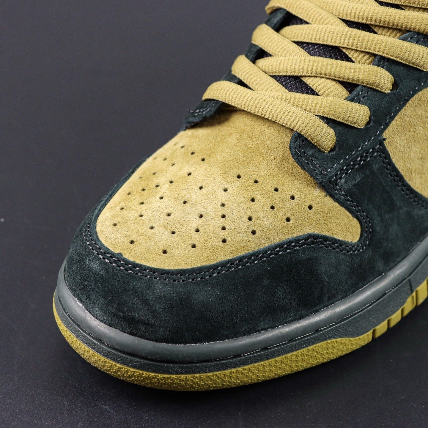 SUPREME X NIKE DUNK SB LOW