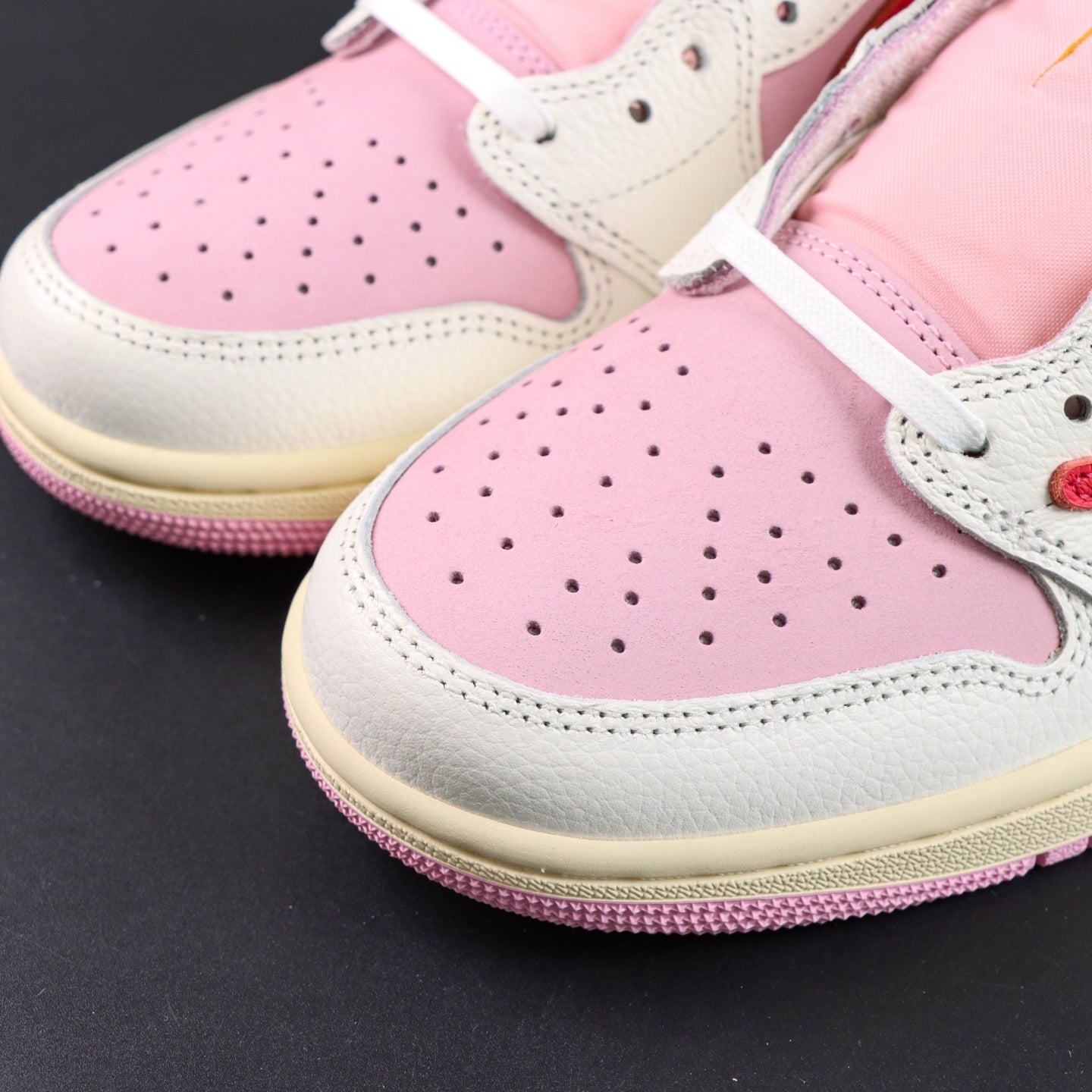 NIKE Air Jordan 1 Low Travis Scott Pink