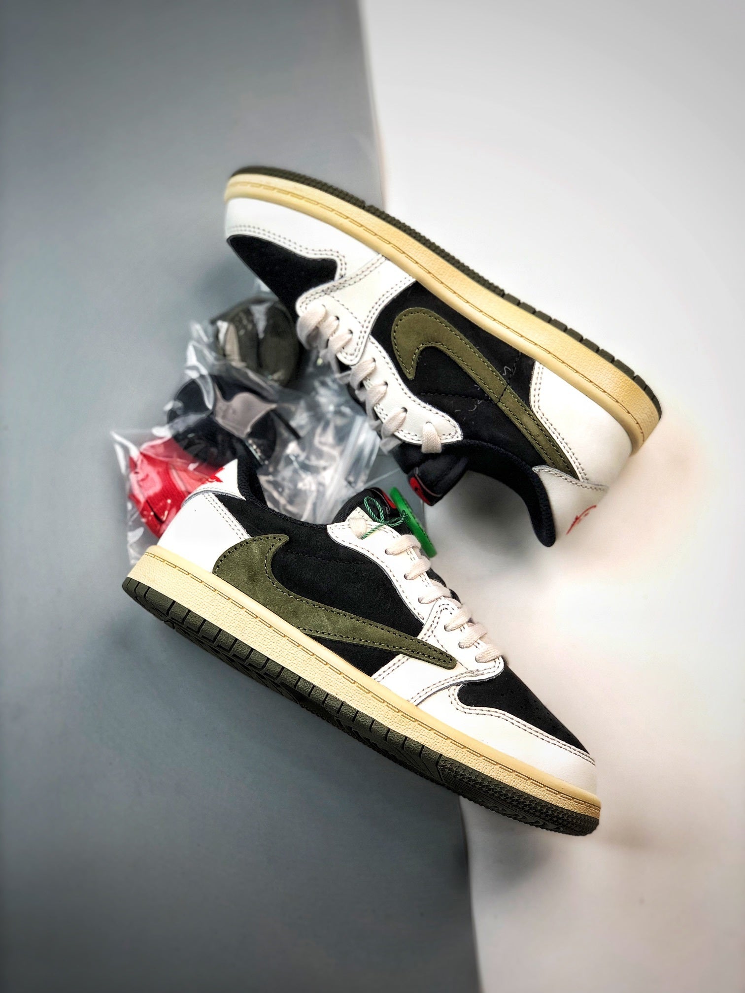 Children's TRAVIS SCOTT X NIKE AIR JORDAN 1 LOW OLIVE
