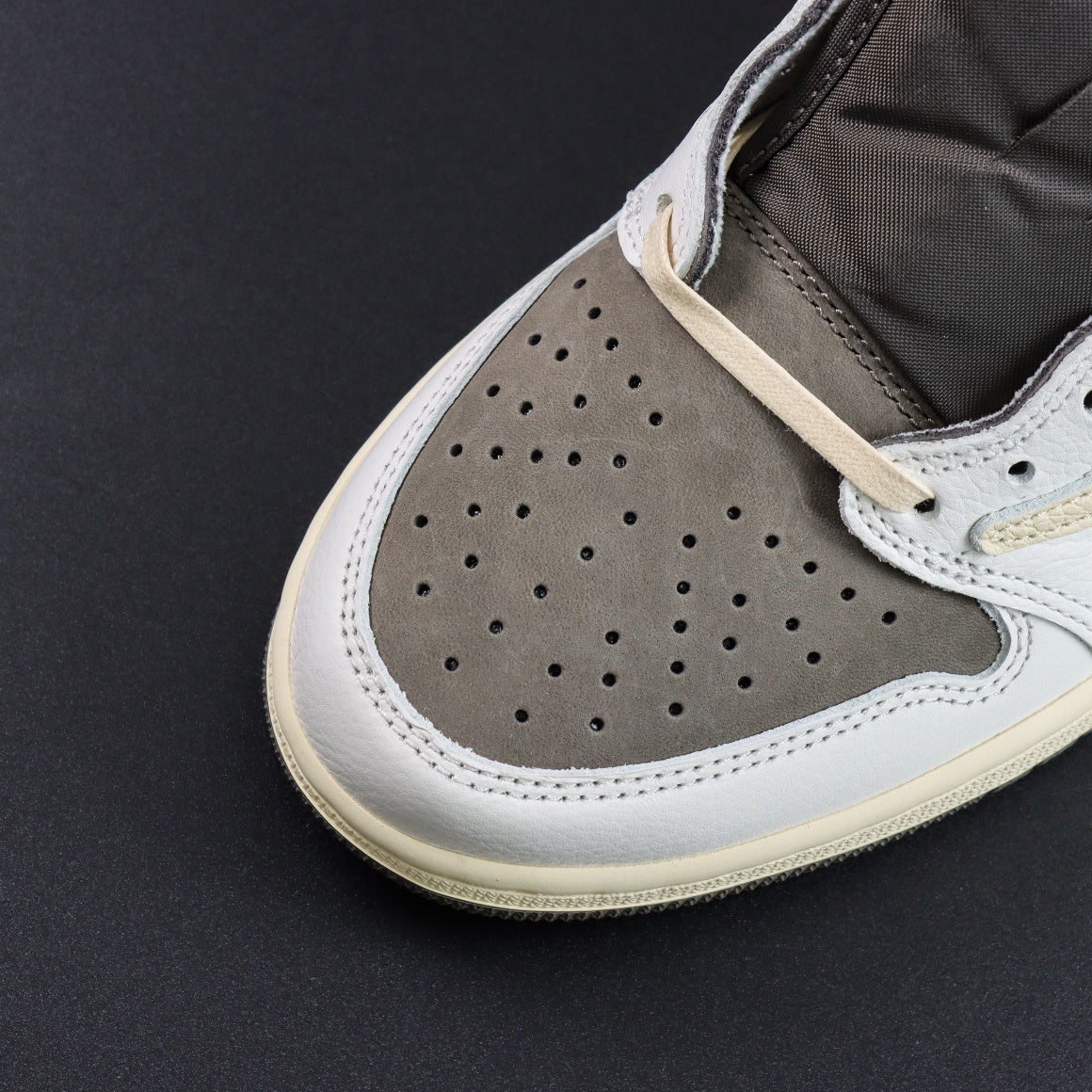 NIKE Air Jordan 1 Low Travis Scott Riverse Mocha