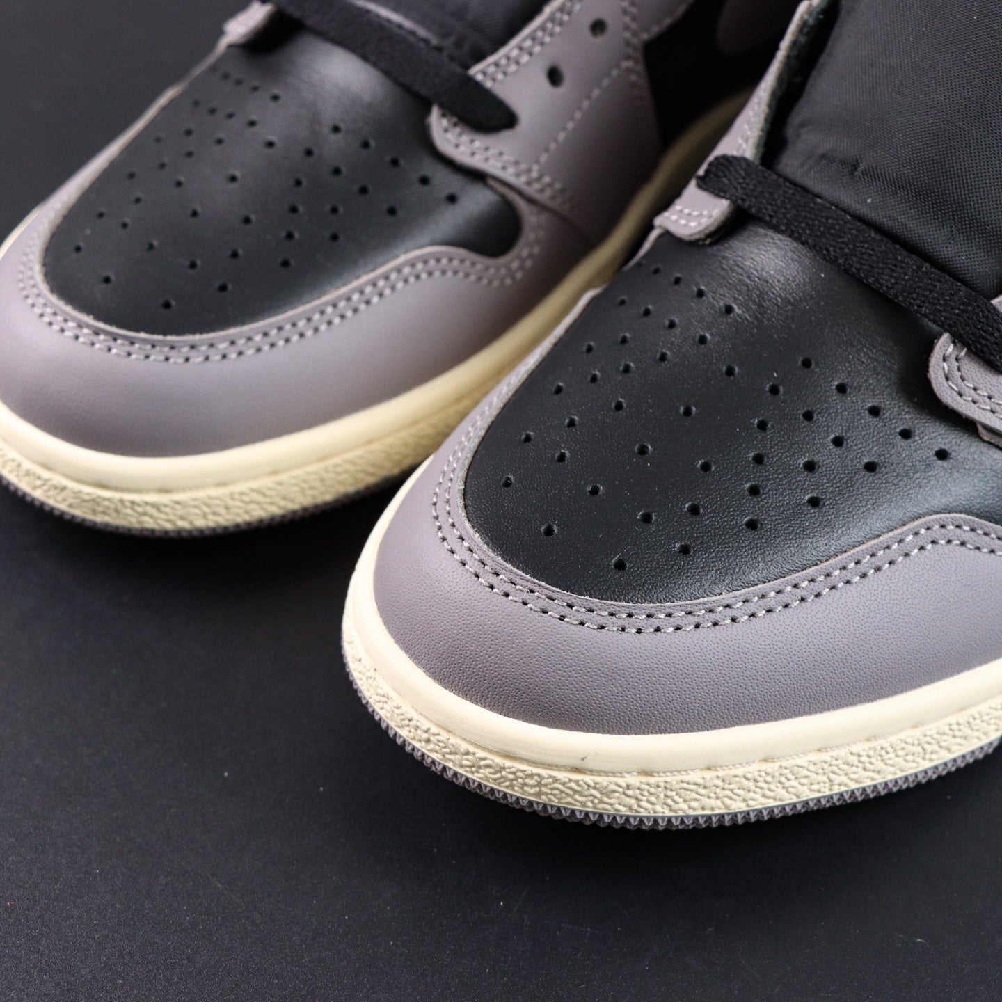 NIKE AIR JORDAN 1 HI 85 REVERSE SHADOW