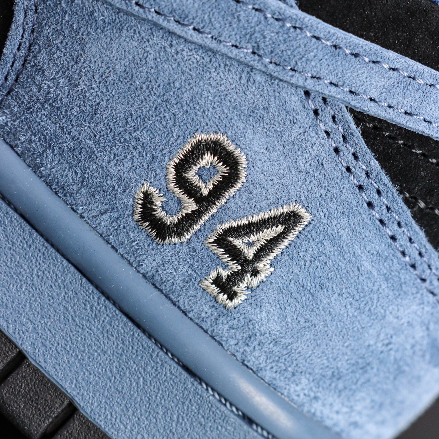 SUPREME X NIKE DUNK SB LOW