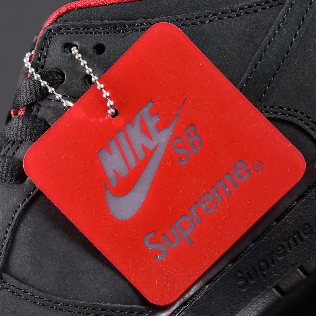 SUPREME X NIKE DUNK SB LOW
