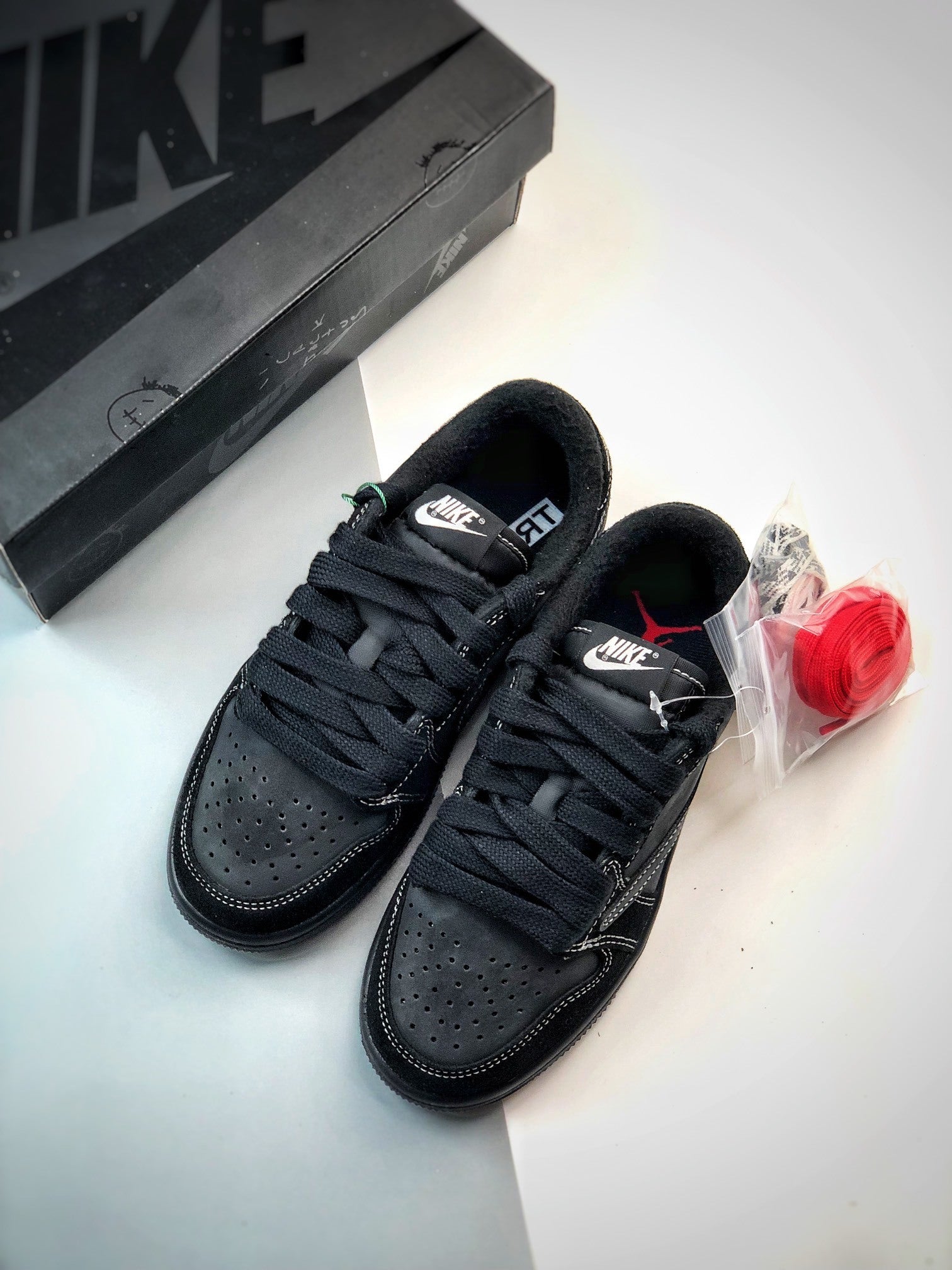 Children's TRAVIS SOCTT X NIKE AIR JORDAN 1 LOW OG "BLACK PHANTOM"