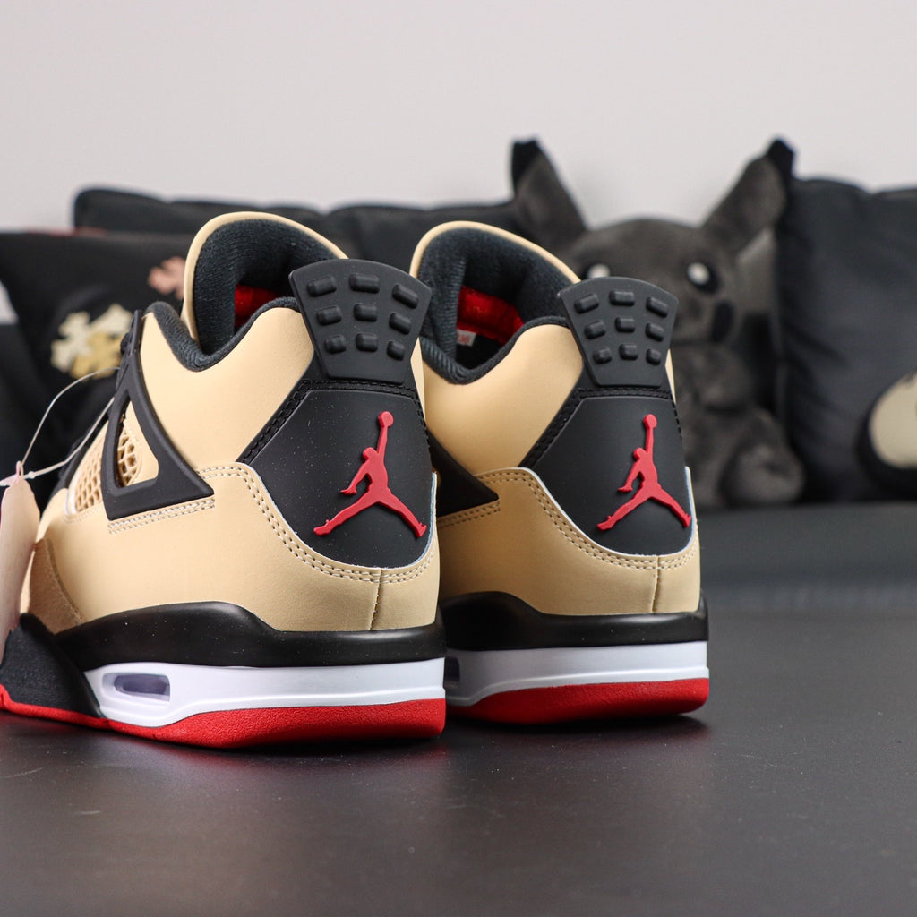 NIKE Air Jordan 4 Retro Pizza