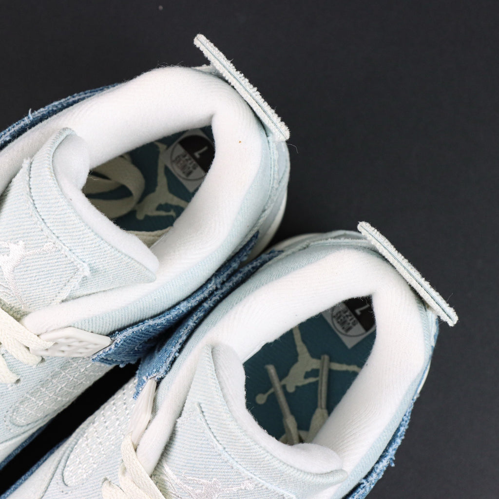 NIKE Air Jordan 4 Worn Blue