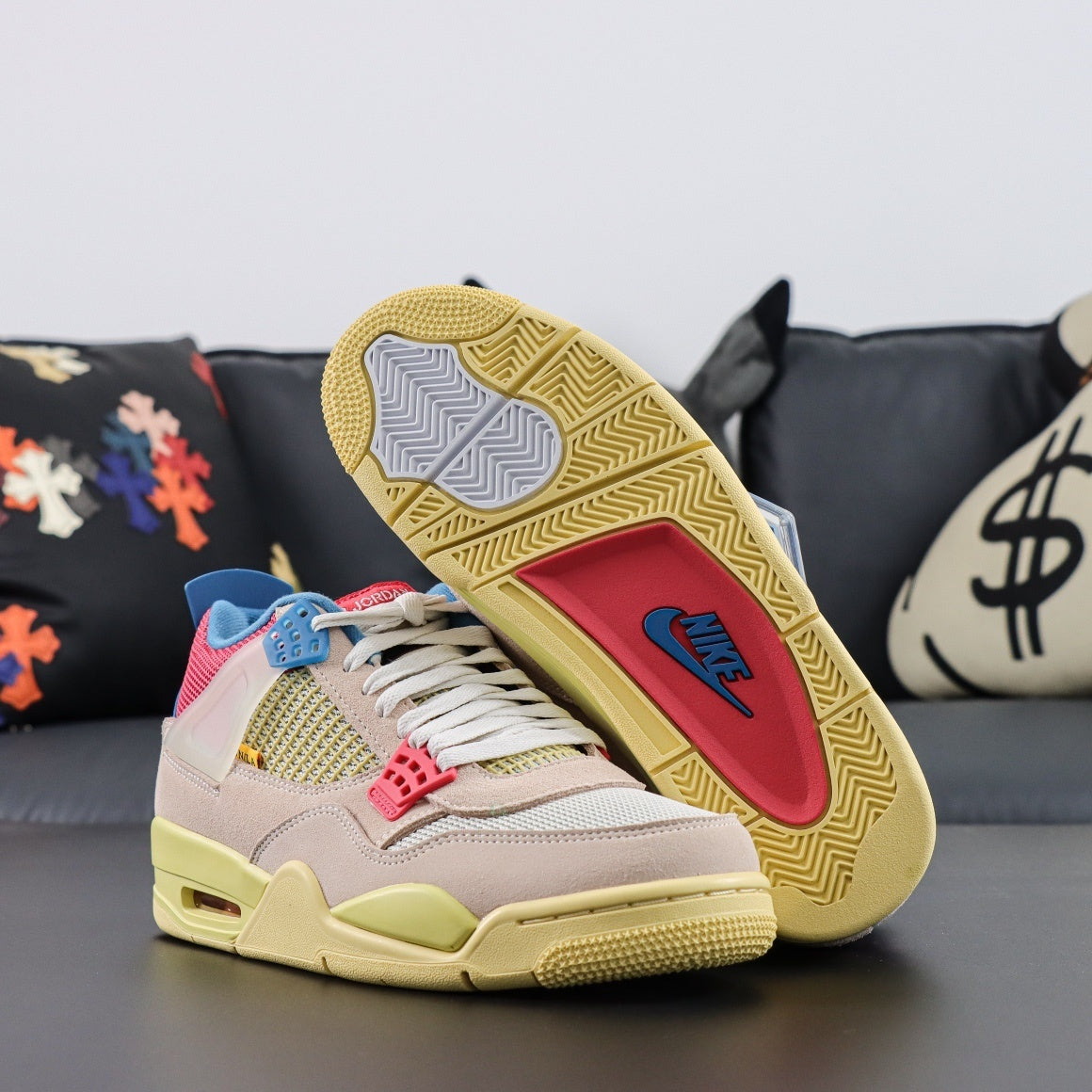 NIKE Air Jordan 4 X Union Guava Ice