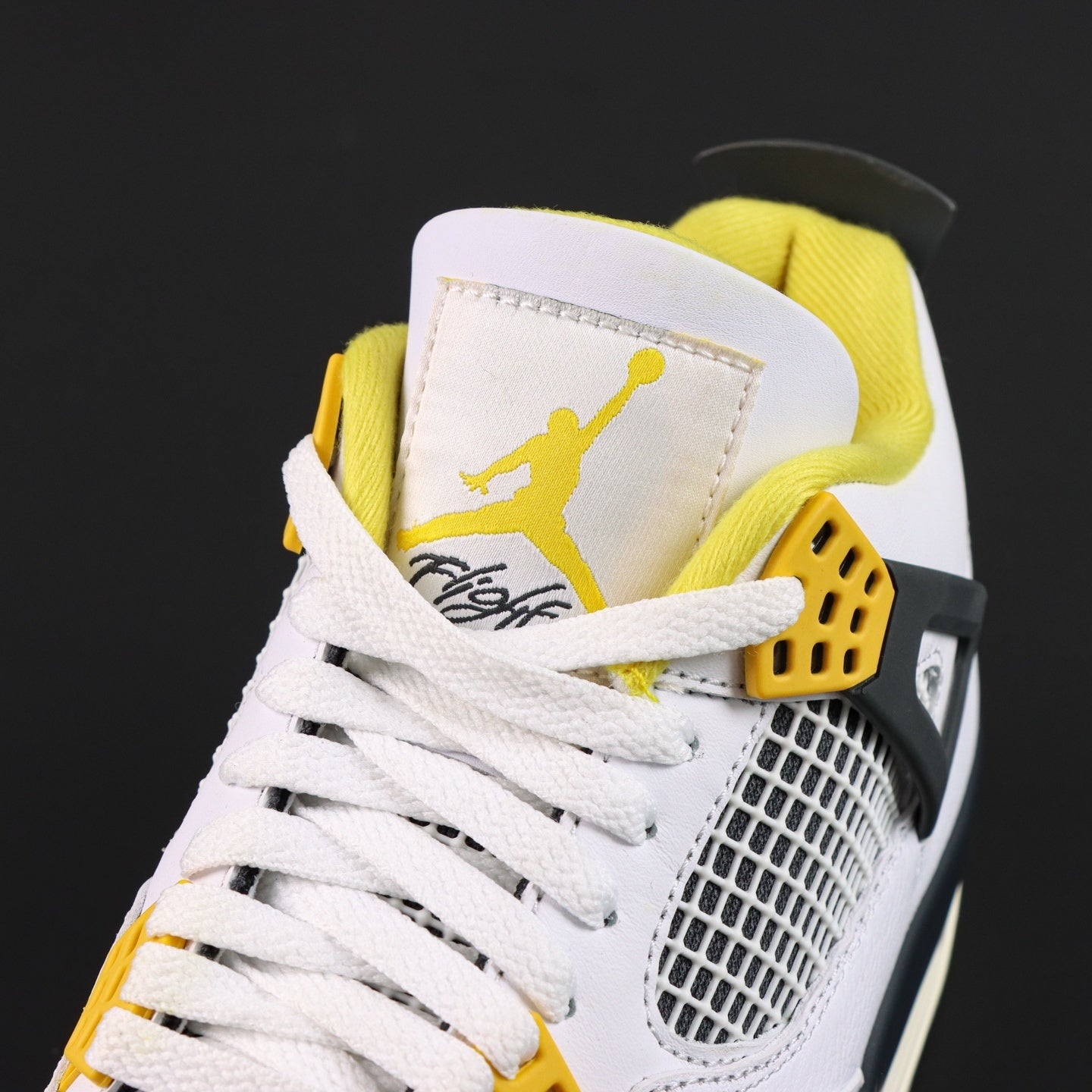 NIKE Air Jordan 4 Vivid Sulfur
