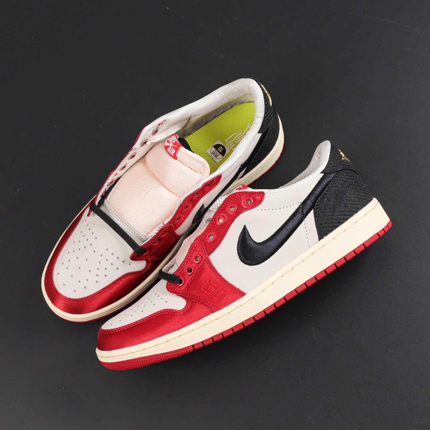 Trophy Room x NIKE Jordan 1 Low OG "Away"