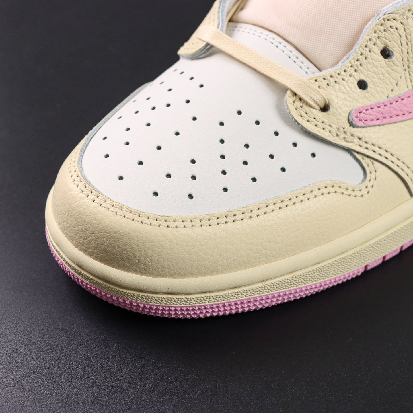 NIKE Air Jordan 1 Travis Scott Pink