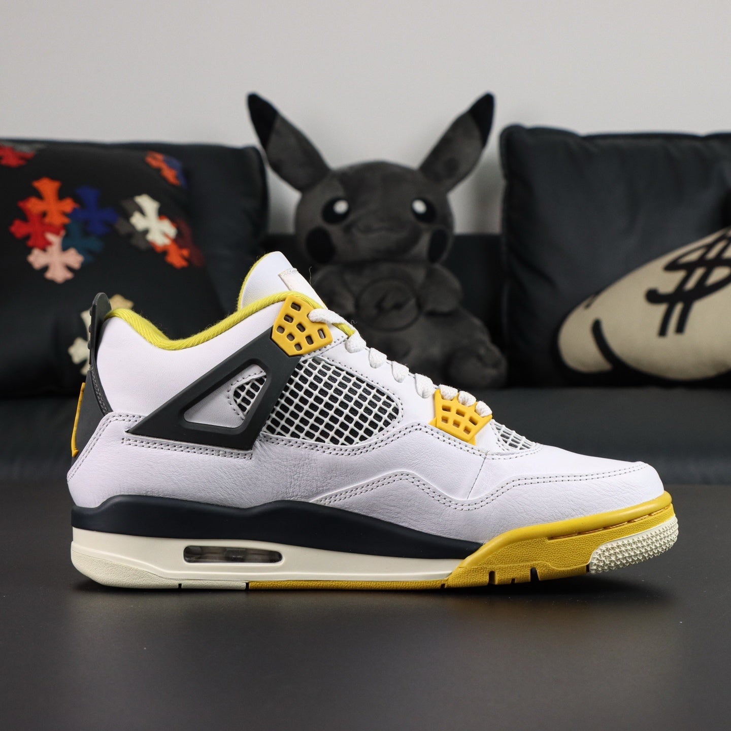 NIKE Air Jordan 4 Vivid Sulfur