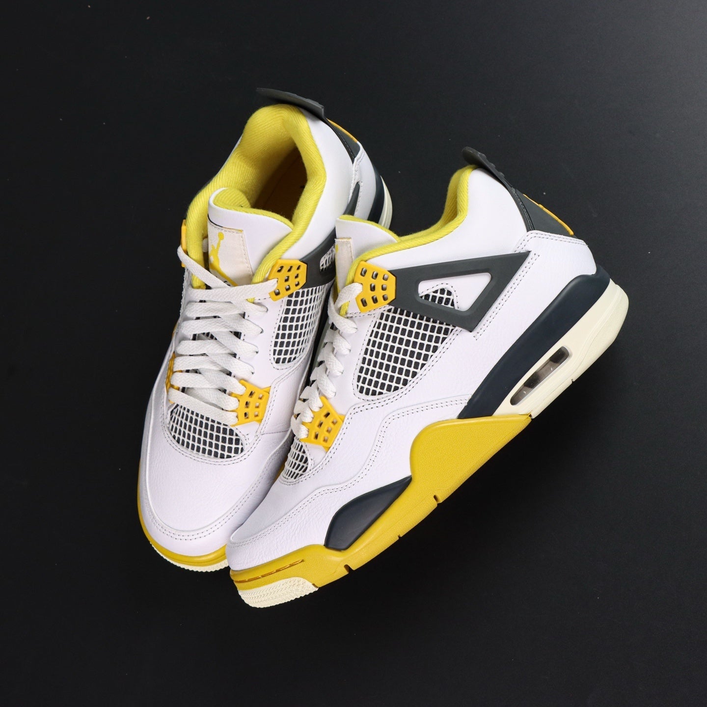 NIKE Air Jordan 4 Vivid Sulfur