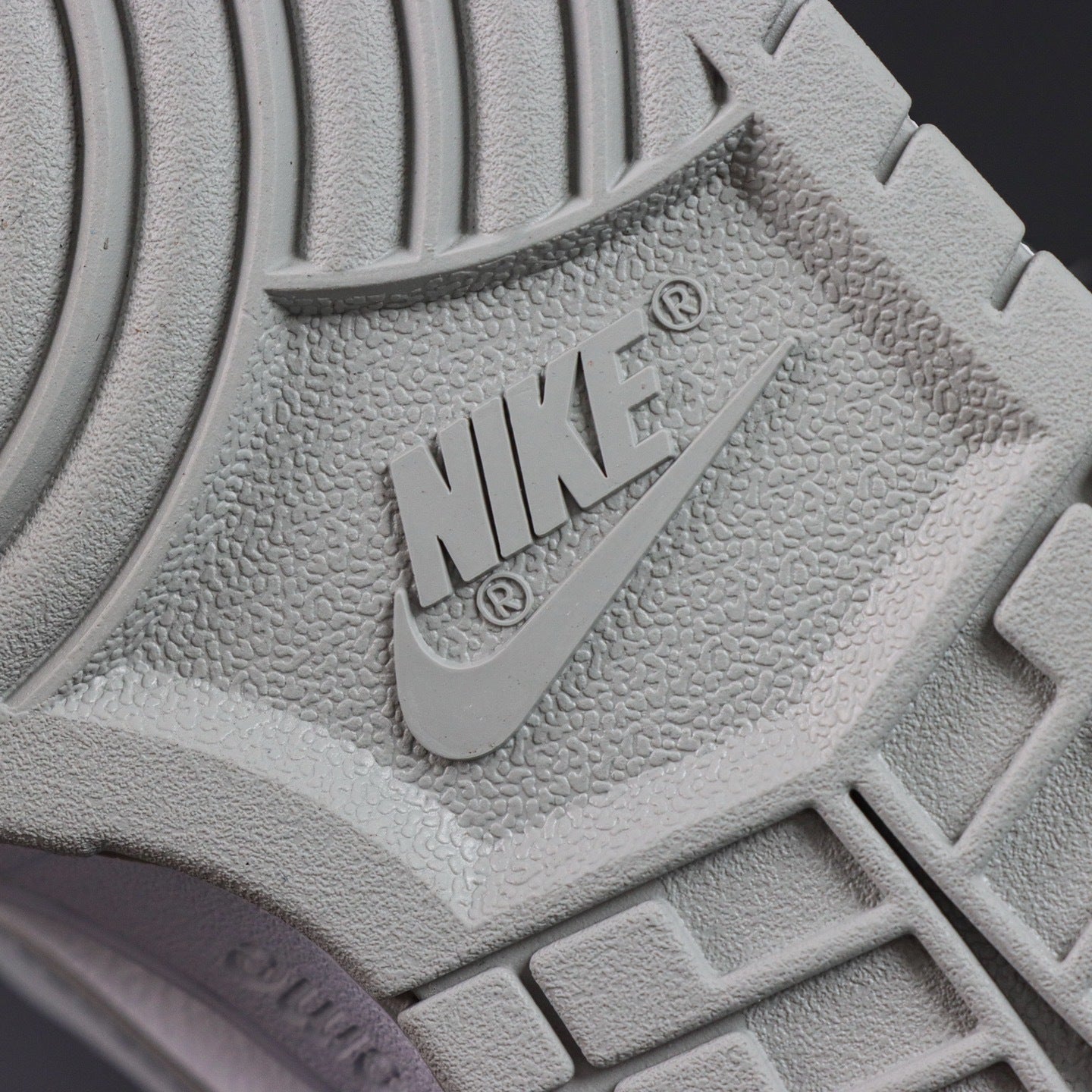 SUPREME X NIKE DUNK SB LOW