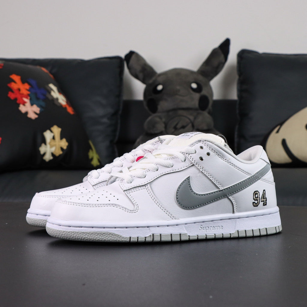 SUPREME X NIKE DUNK SB LOW