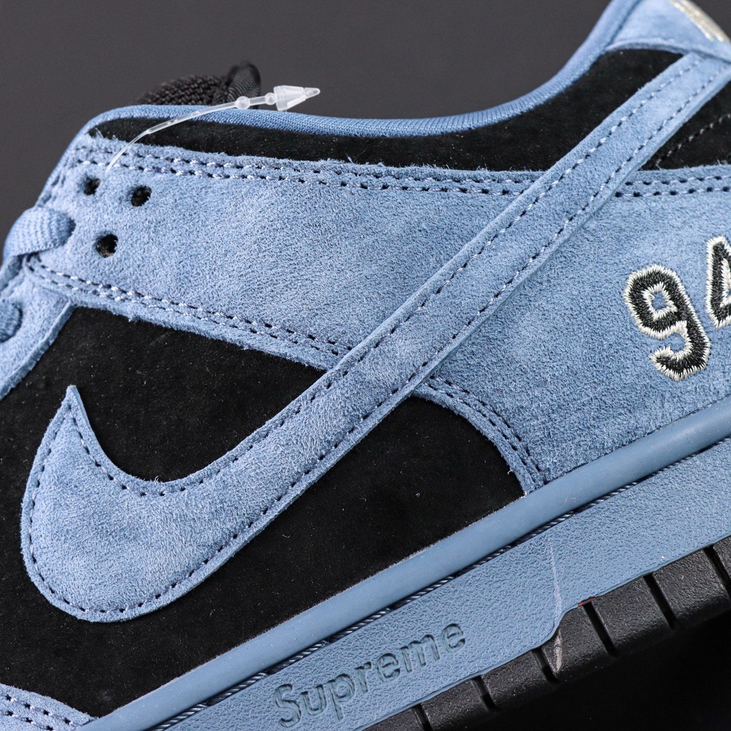 SUPREME X NIKE DUNK SB LOW