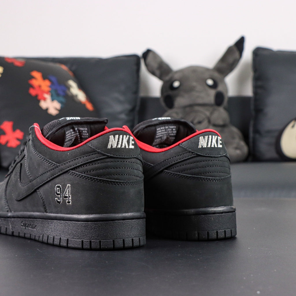 SUPREME X NIKE DUNK SB LOW