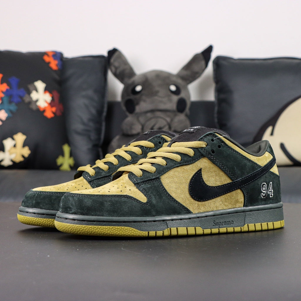 SUPREME X NIKE DUNK SB LOW