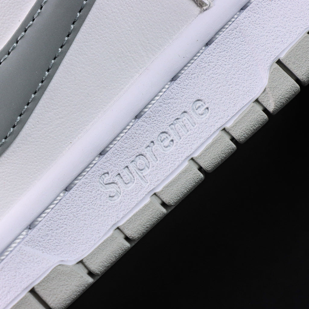 SUPREME X NIKE DUNK SB LOW