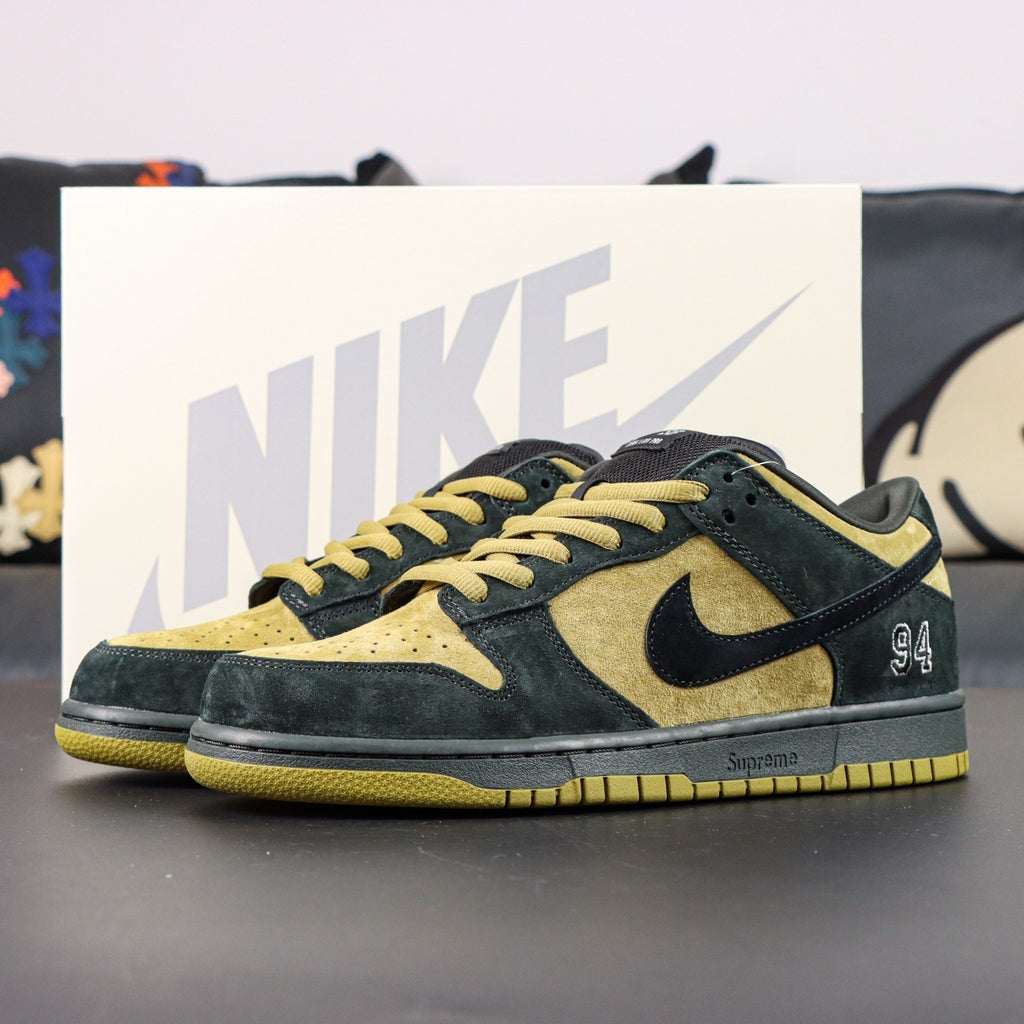 SUPREME X NIKE DUNK SB LOW