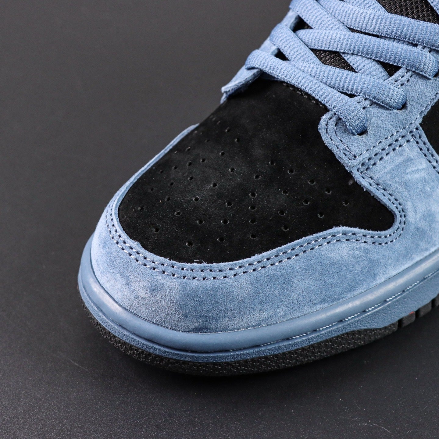 SUPREME X NIKE DUNK SB LOW