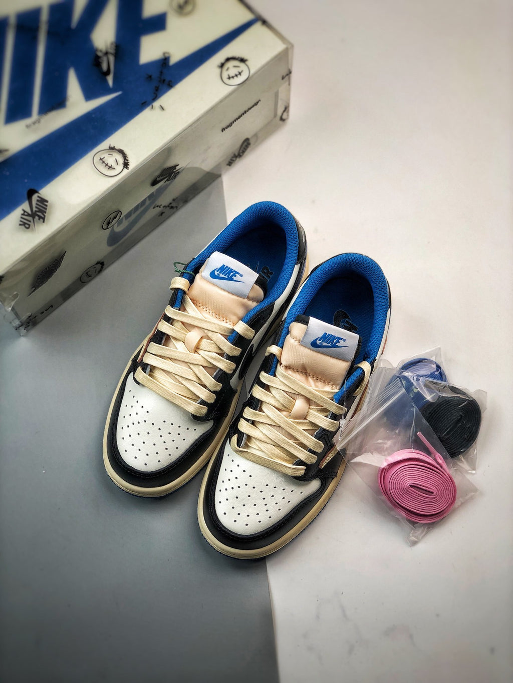 Children's TRAVIS SOCTT X FRAGMENT DESIGN X NIKE AIR JORDAN 1 LOW