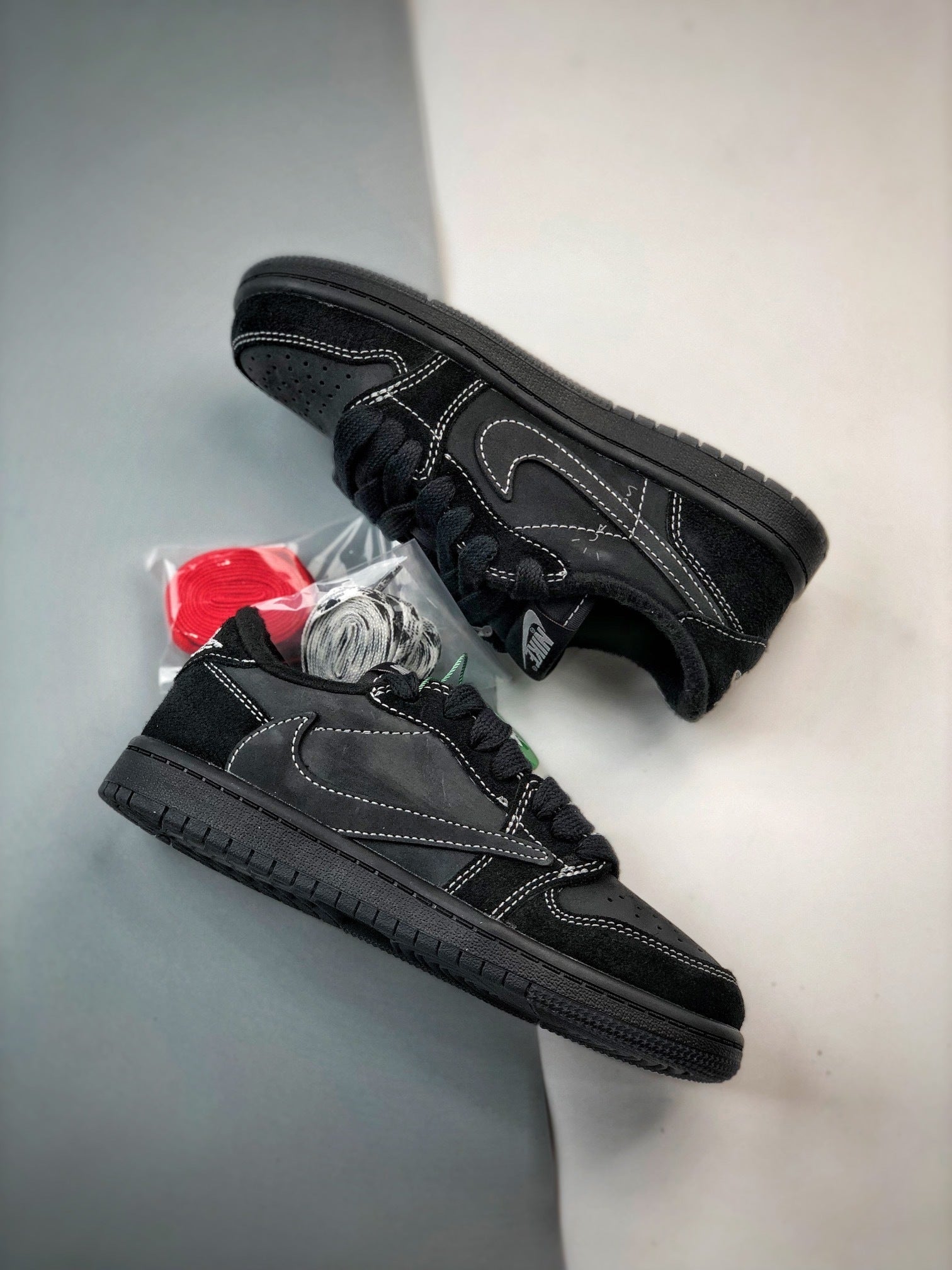 Children's TRAVIS SOCTT X NIKE AIR JORDAN 1 LOW OG "BLACK PHANTOM"