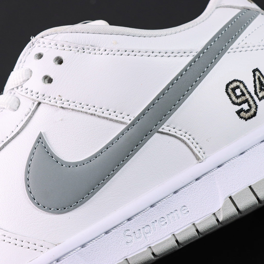 SUPREME X NIKE DUNK SB LOW