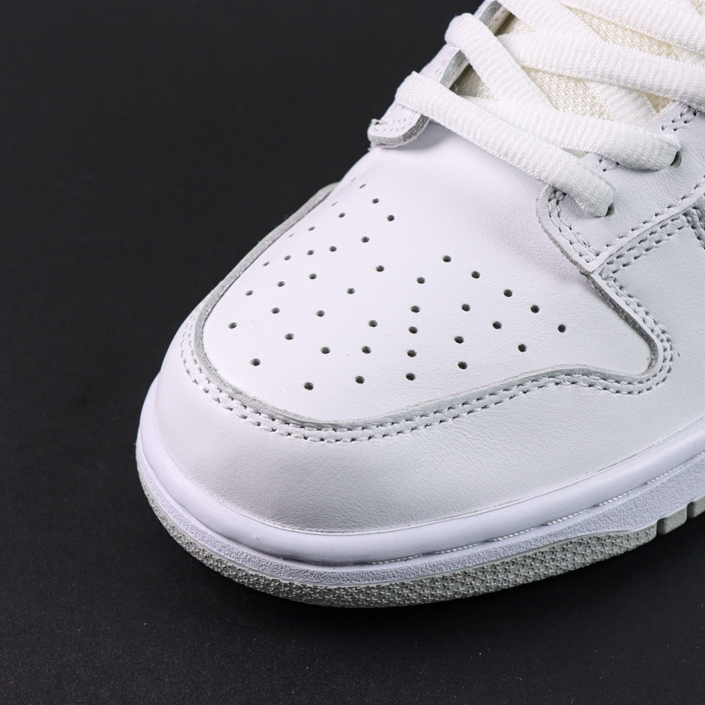 SUPREME X NIKE DUNK SB LOW