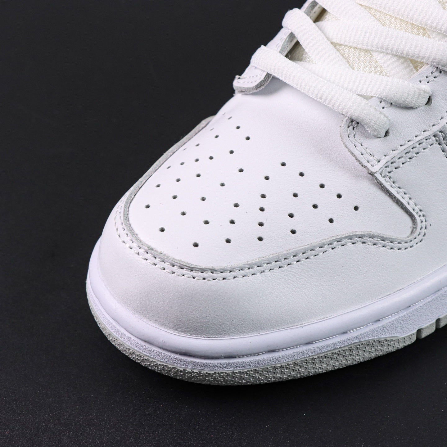 SUPREME X NIKE DUNK SB LOW